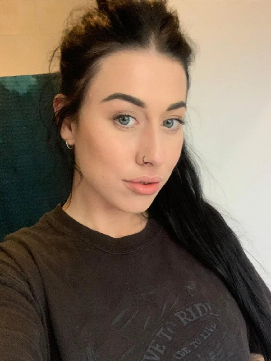 files/sunday-selfie-v0-r170x8enbhgb1.webp